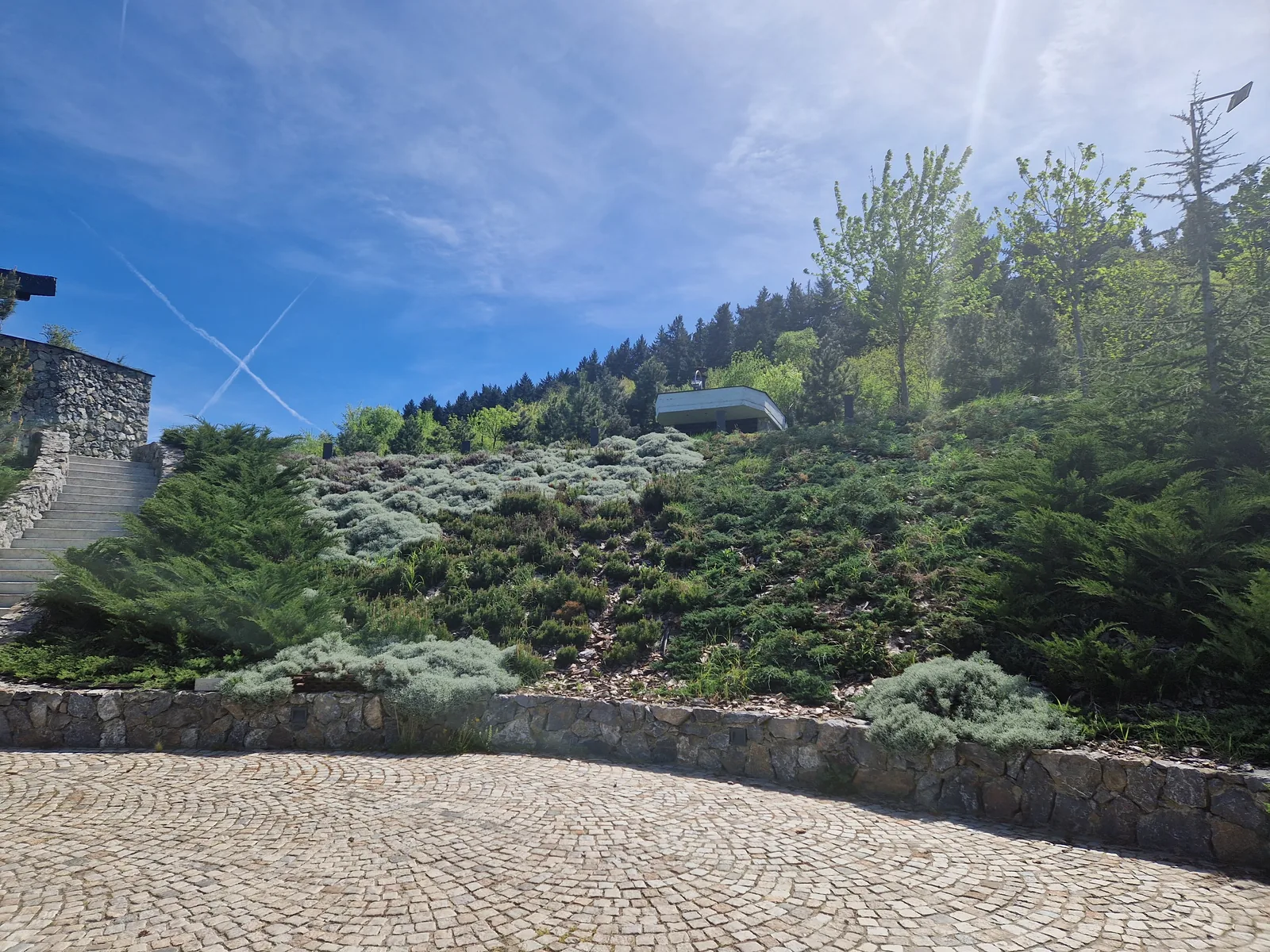 Avala — privatno dvorište — fotografija 3